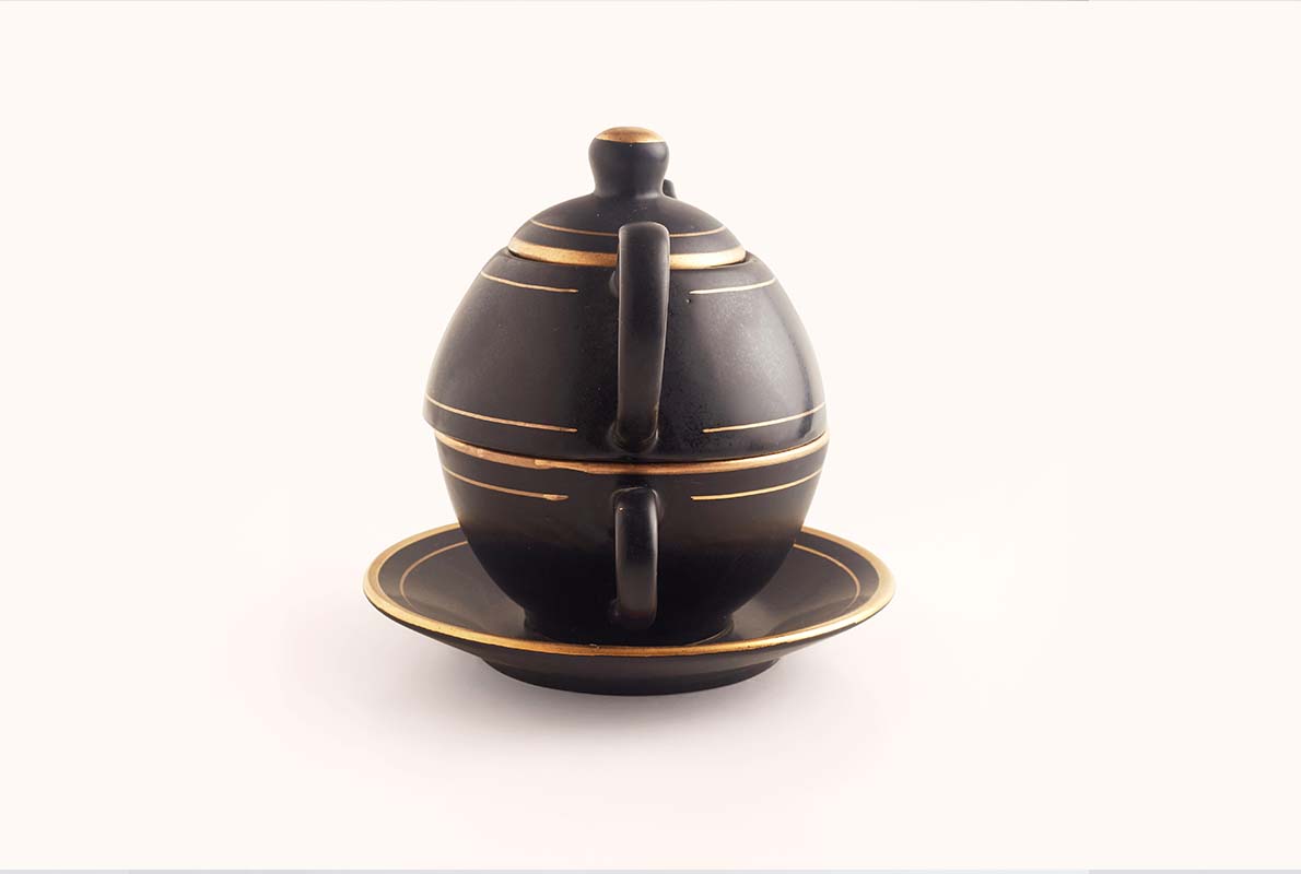 https://taooftea.com/wp-content/uploads/2020/12/one-cup-teapot-black-with-gold-trim-sl-2.jpg